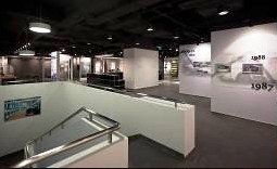 展廳二樓入口處的奧德堡ONDARIA懸掛式燈具