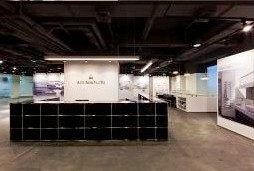 前臺區域奧德堡提供的SLOTLIGHT系列連續燈帶照明系統