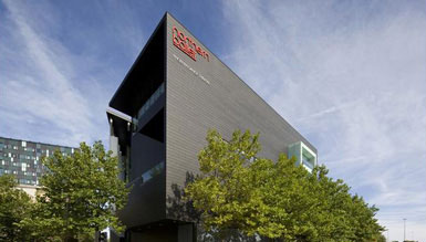 英國菲尼克斯舞蹈劇院在利茲開放 1