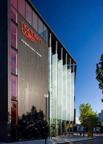 英國菲尼克斯舞蹈劇院在利茲開放 3