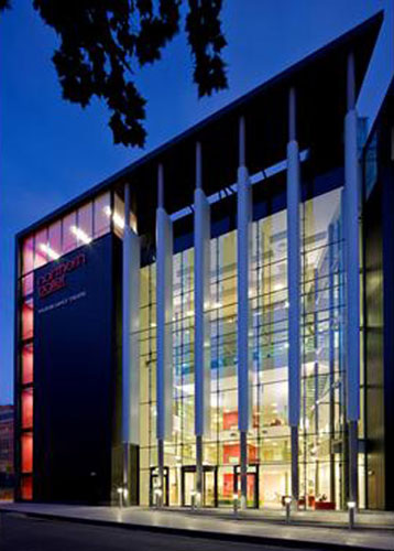 英國菲尼克斯舞蹈劇院在利茲開放 4