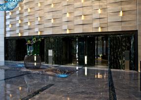 京基100大廈 大廳電梯墻面設計