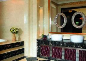 奧特曼米黃浴室墻面