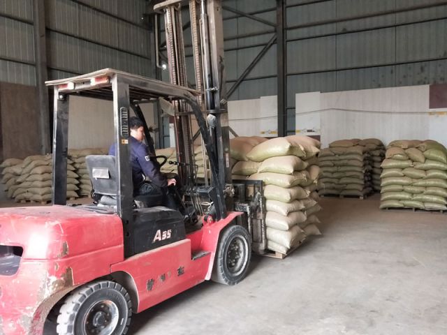 涪陵廠區環境之裝車忙碌中